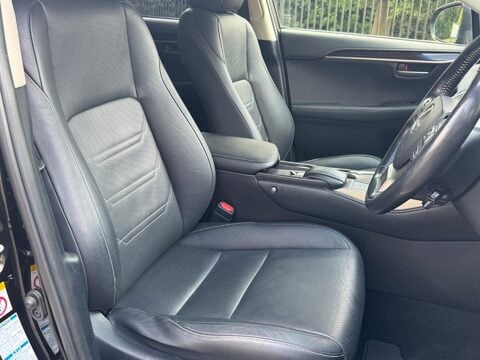 Lexus NX 300H PREMIER 24