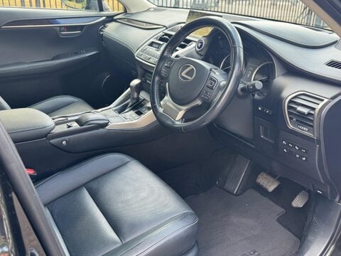 Lexus NX 300H PREMIER 23