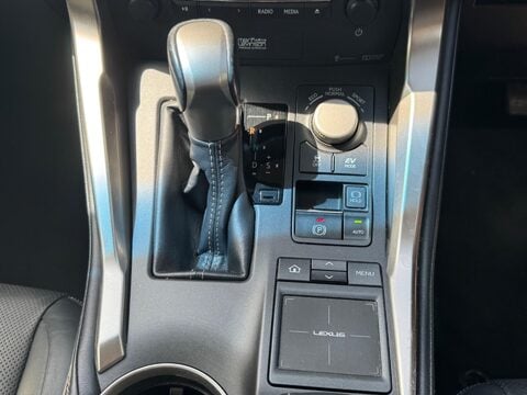 Lexus NX 300H PREMIER 33