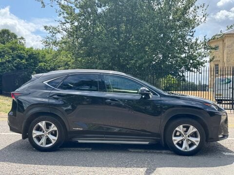 Lexus NX 300H PREMIER 8