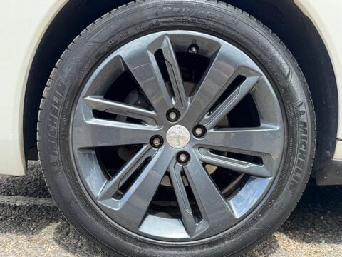 Peugeot 3008 BLUE HDI S/S ALLURE 12
