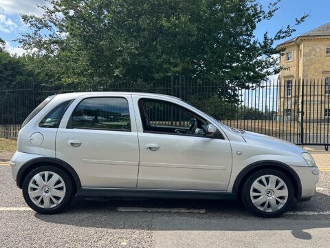 Vauxhall Corsa DESIGN 16V 8