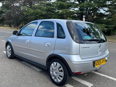 Vauxhall Corsa DESIGN 16V 5