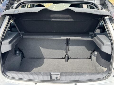 Vauxhall Corsa DESIGN 16V 20
