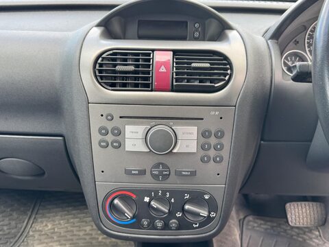 Vauxhall Corsa DESIGN 16V 24