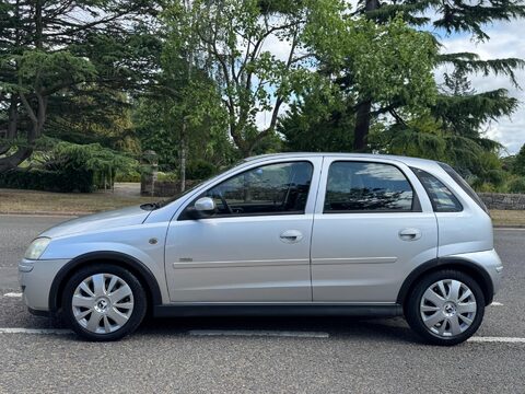 Vauxhall Corsa DESIGN 16V 4