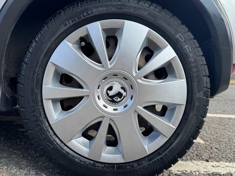 Vauxhall Corsa DESIGN 16V 11