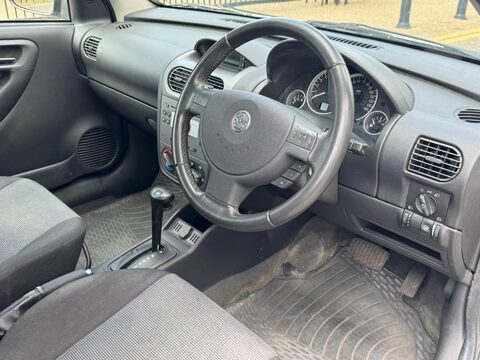 Vauxhall Corsa DESIGN 16V 22