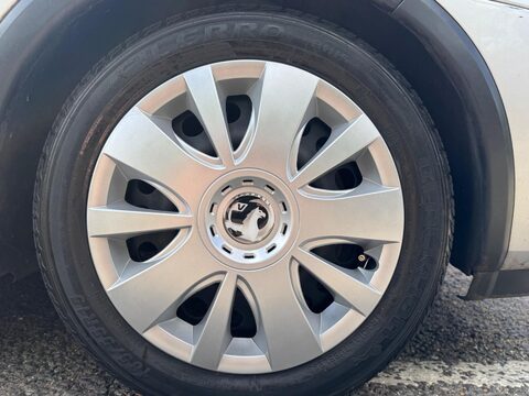 Vauxhall Corsa DESIGN 16V 9