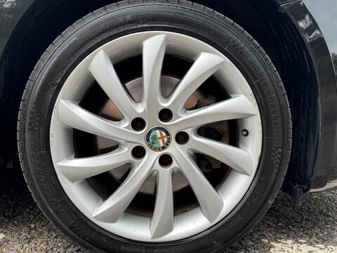Alfa Romeo Giulietta JTDM-2 VELOCE 9