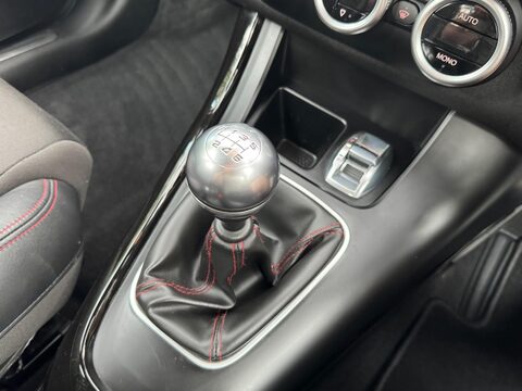Alfa Romeo Giulietta JTDM-2 VELOCE 28