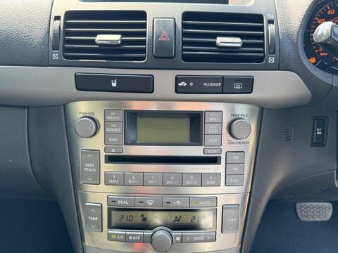 Toyota Avensis T3-X VVT-I 24