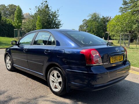 Toyota Avensis T3-X VVT-I 5