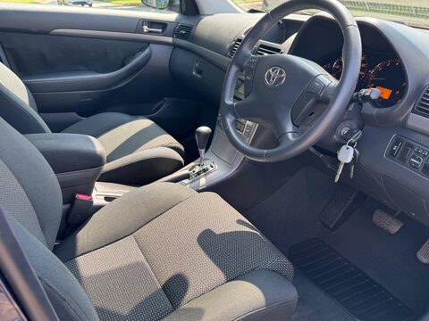 Toyota Avensis T3-X VVT-I 19