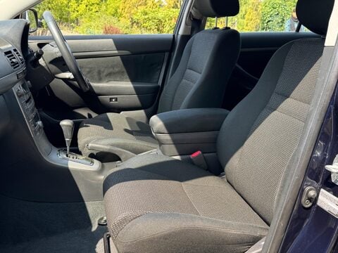 Toyota Avensis T3-X VVT-I 14