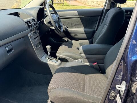 Toyota Avensis T3-X VVT-I 13