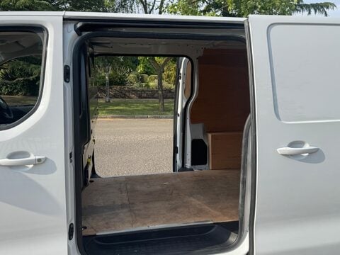 Vauxhall Vivaro L2H1 F2900 PRO S/S 15