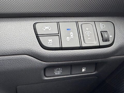Hyundai IONIQ PREMIUM SE MHEV 27