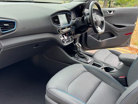 Hyundai IONIQ PREMIUM SE MHEV 17