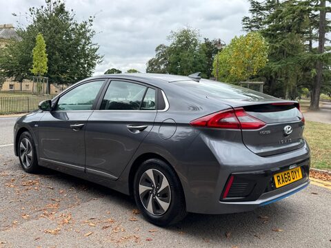 Hyundai IONIQ PREMIUM SE MHEV 5