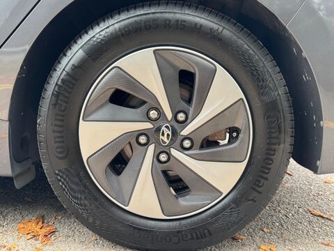 Hyundai IONIQ PREMIUM SE MHEV 11